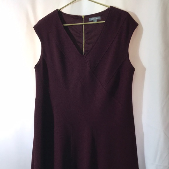 Roz & Ali Plum Wine women’s sz. 16 dress. Exposed gold toned zippered back - Picture 1 of 8